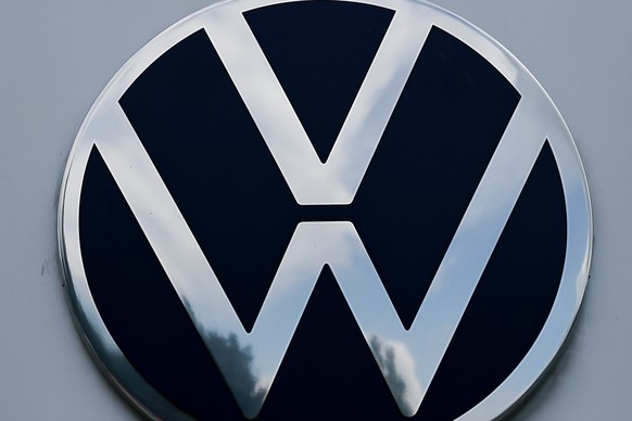 epa12252851 The Volkswagen logo is seen in front of the VW Berlin car dealership during a warning strike in Berlin, Germany, 22 July 2025. EPA/FILIP SINGER