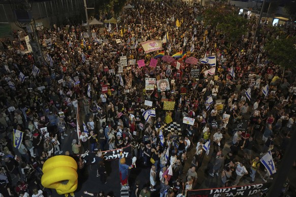 People take part in a protest demanding the end of the war and immediate release of hostages held by Hamas in the Gaza Strip, and against Prime Minister Benjamin Netanyahu&#039;s government in Tel Avi ...