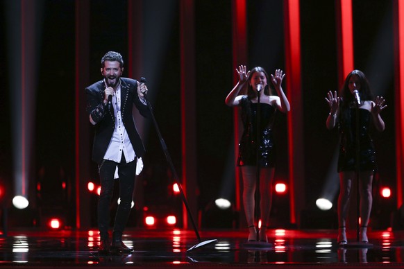 epa06728411 Eugent Bushpepa (C) representing Albania with &#039;Mall&#039; performs during rehearsals for the Grand Final of the 63rd annual Eurovision Song Contest (ESC) at the Altice Arena in Lisbon ...