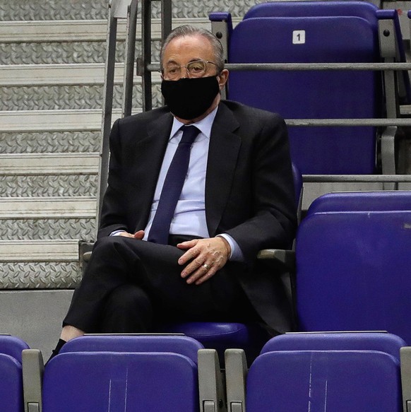 epa08981367 (FILE) - Real Madrid&#039;s president Florentino Perez wears a protective face mask during the Euroleague basketball match between Real Madrid and Khimki Moscow in Madrid, Spain, 14 Octobe ...