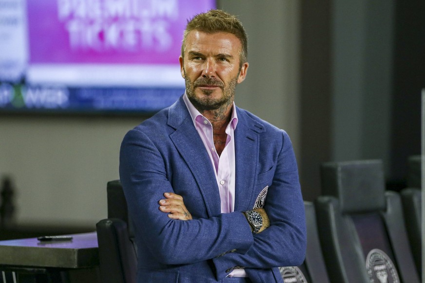 MLS, Fussball Herren, USA Toronto FC at Inter Miami CF, Aug 20, 2022 Fort Lauderdale, Florida, USA Inter Miami CF co-owner David Beckham watches from the sideline prior to the game against Toronto FC  ...