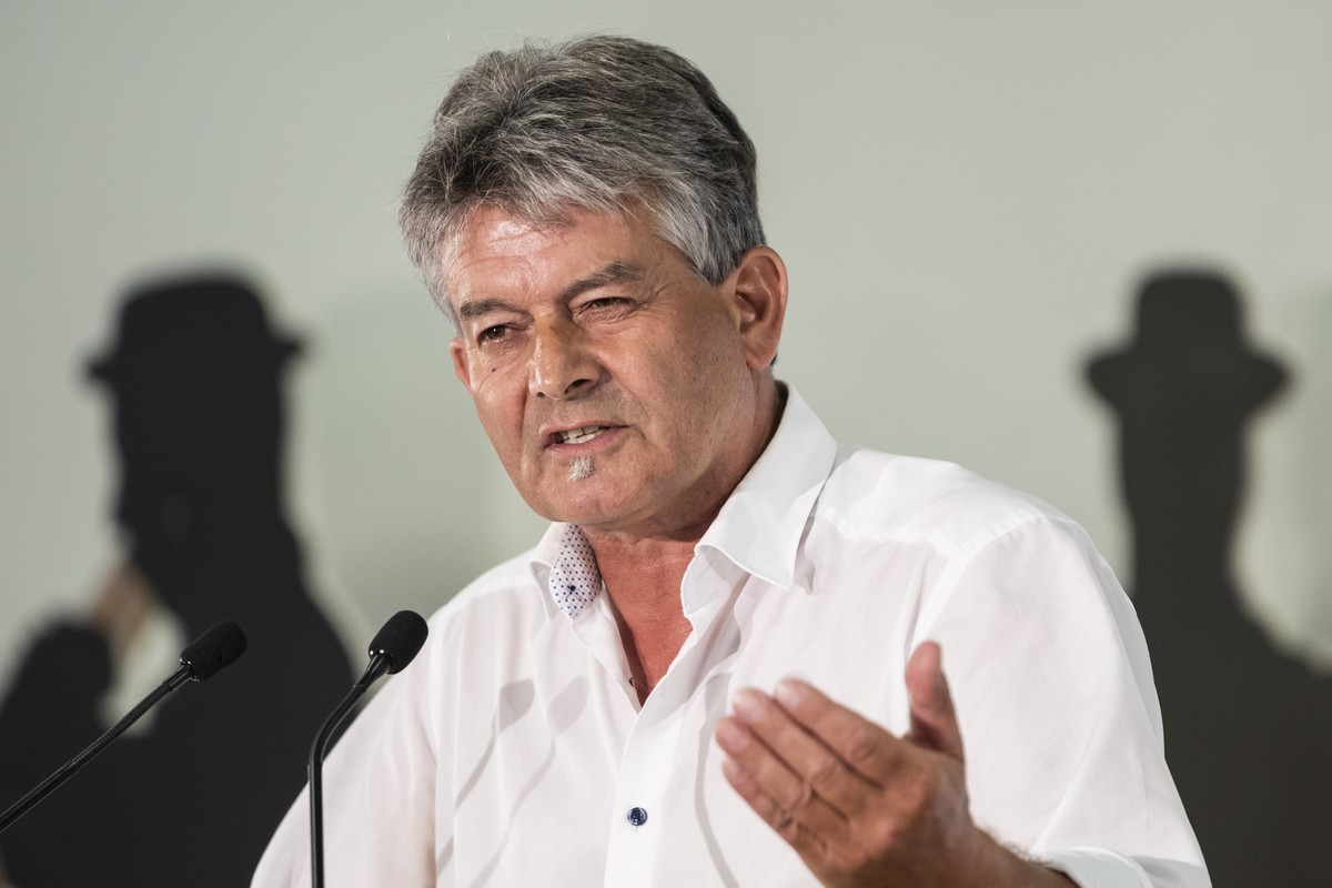 Landwirt und Nationalrat Martin Haab, SVP-ZH, empfielt den SVP Delegierten Ablehnung der Biodiversitaetsinitiative, an der Delegiertenversammlung der SVP Schweiz, am Samstag, 17. August 2024 in Leuk.  ...