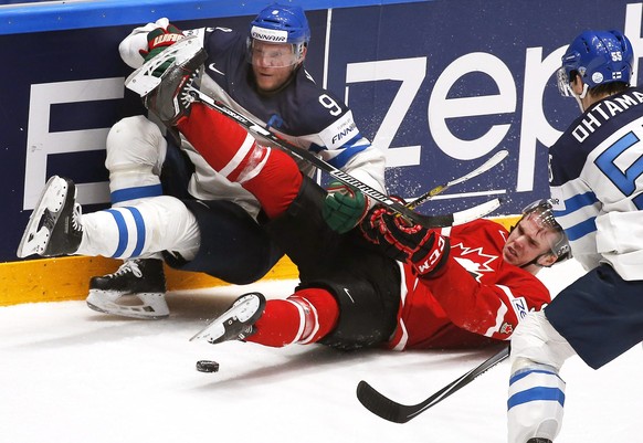 epa05312824 Connor McDavid (C) of Canada in action against Mikko Koivu (L) of Finland during the Ice Hockey World Championship 2016 preliminary round match between Canada and Finland at the Yubileiny  ...