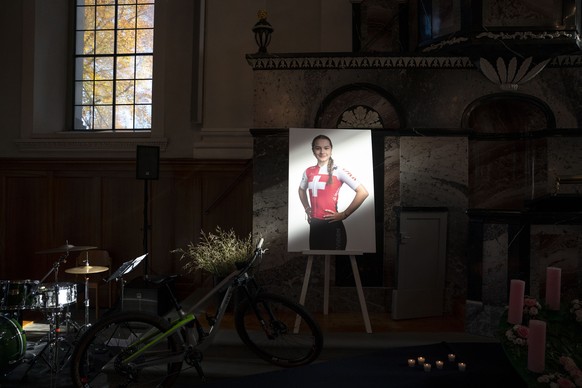 Ein Bild von Muriel Furrer an der Trauerfeier fuer Muriel Furrer in der reformierten Kirche Uster. Muriel Furrer verlor nach einem Unfall an der Rad-Weltmeisterschaft 2024 in Zuerich ihr Leben, fotogr ...