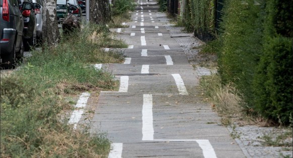 So sieht der Zick-Zack-Radweg in Berlin aus.