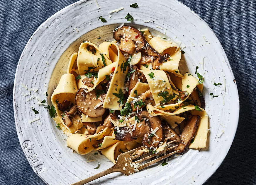 Pappardelle with Mixed Wild Mushrooms naked chef jamie oliver kochen essen food pasta https://familystylefood.com/pappardelle-pasta-rosemary-portobello-sauce/familystylefood.com