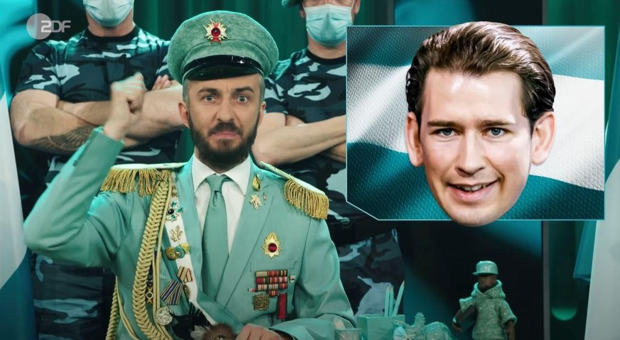 Böhmermann wettert in türkiser Diktatoren-Uniform gegen Kanzler Kurz.