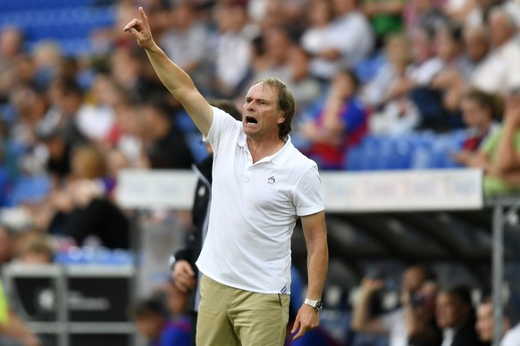 Servette&#039;s Trainer Alain Geiger beim Meisterschaftsspiel der Super League FC Basel gegen den Servette FC im St. Jakob Park in Basel am Samstag, 10. August 2019. (KEYSTONE/Walter Bieri)