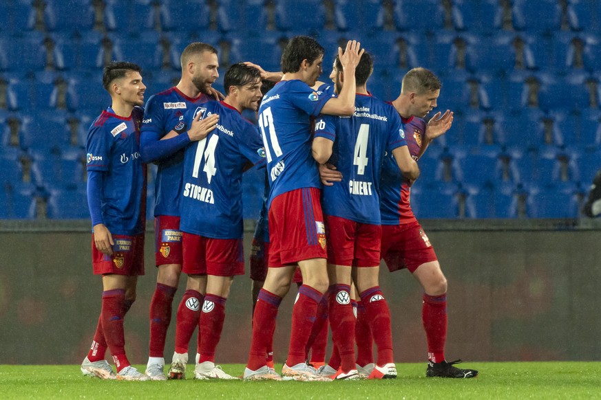 Basels Spieler jubeln nach dem 2:0 im Fussball Meisterschaftsspiel der Super League zwischen dem FC Basel 1893 und dem FC Lugano im Stadion St. Jakob-Park in Basel, am Dienstag, 11. Mai 2021. (KEYSTON ...