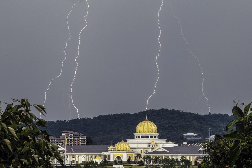 epa09183362 A thunder storm with lightning over the National Palace in Kuala Lumpur, Malaysia, 07 May 2021. Kuala Lumpur will be placed under the movement control order from 07 to 20 May 2021 due to t ...