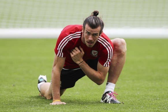Wales&#039; Gareth Bale attends a training session at the Stade de Bordeaux, in Bordeaux, France, Friday, June 10, 2016. Wales will face Slovakia in a Euro 2016 Group B soccer match in Bordeaux, Satur ...