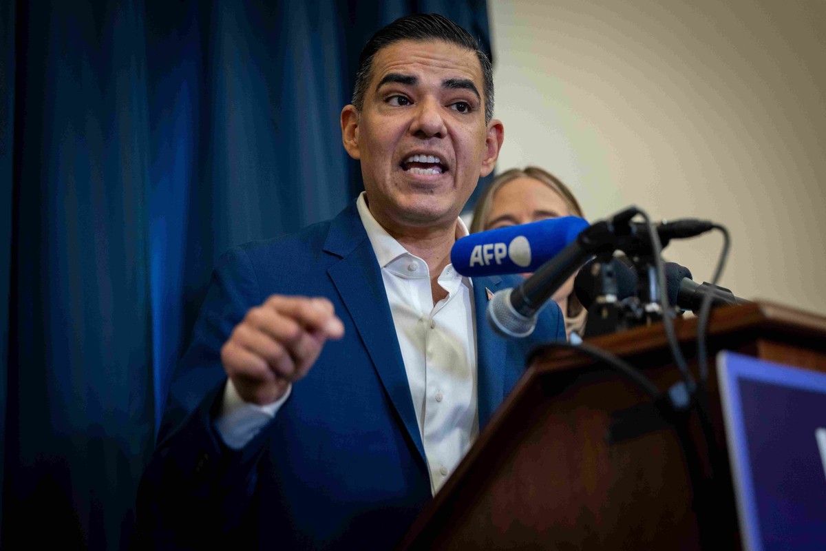 Robert Garcia, premier démocrate de la commission de contrôle.