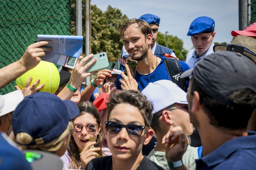 Daniil Medvedev, tennis player from Russia, reacts after a training session surrounded by spectators at the ATP 250 Geneva Open tennis tournament in Geneva, Switzerland, Sunday, May 15, 2022. (Jean-Ch ...