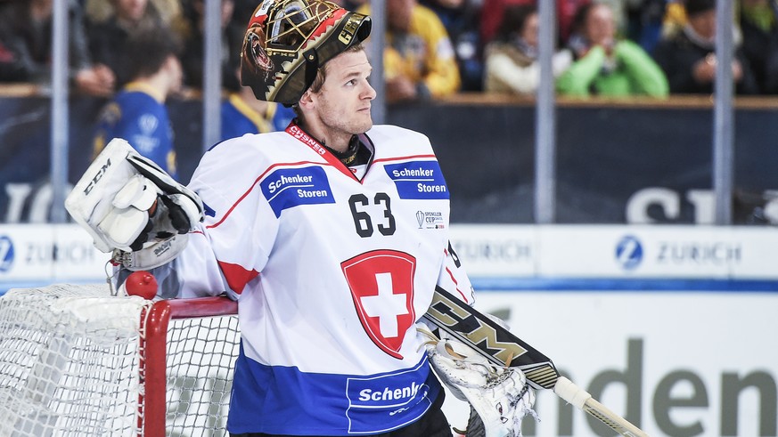 Suisse goalkeeper Leonardo Genoni disappointed during the final game between Team Canada and Team Suisse at the 91th Spengler Cup ice hockey tournament in Davos, Switzerland, Sunday, December 31, 2017 ...