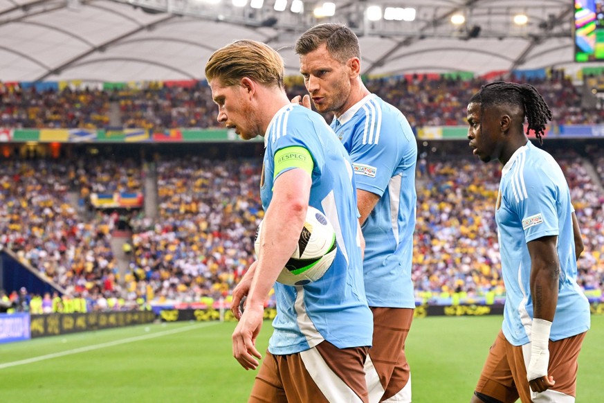 Ukraine v Belgium Group E - UEFA EURO, EM, Europameisterschaft,Fussball 2024 STUTTGART, GERMANY - JUNE 26 : De Bruyne Kevin forward of Belgium and Vertonghen Jan defender of Belgium during the UEFA EU ...
