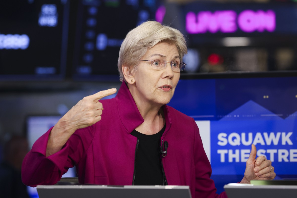 epa12283333 US Senator Elizabeth Warren, Democrat of Massachusetts, during an interview by a television network on the floor of the New York Stock Exchange in New York, United States, 04 August 2025.  ...