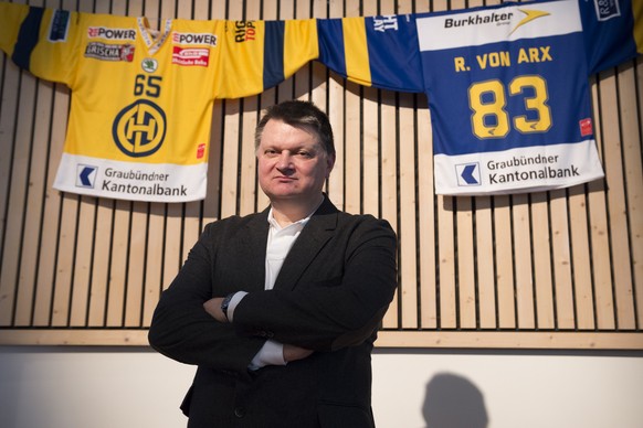 Gaudenz F. Domenig, Praesident des HC Davos, posiert nach der kombinierten Generalversammlung des Vereins und der Hockey Club Davos AG, am Sonntag, 19. Oktober 2014, in Davos. (KEYSTONE/Gian Ehrenzell ...