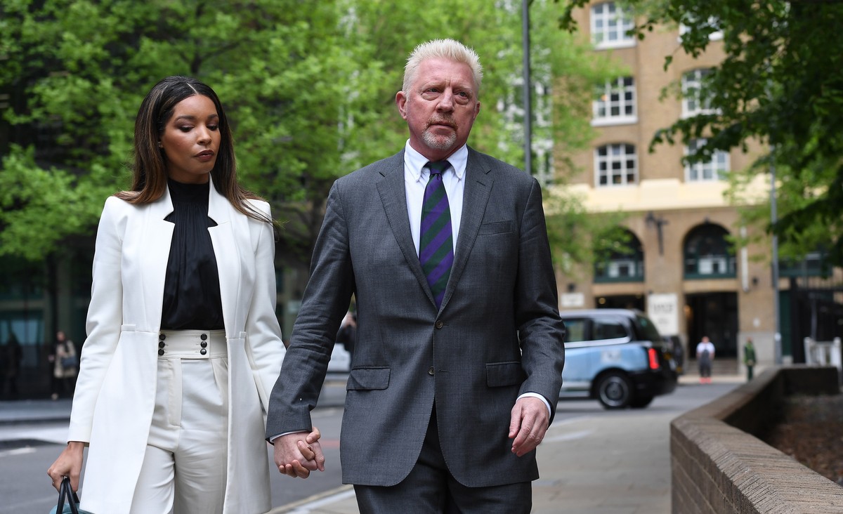 epaselect epa09916246 Former tennis champion Boris Becker (R) arrives at Southwark Crown Court with his partner Lilian de Carvalho in London, Britain, 29 April 2022. Becker is due to be sentenced in h ...