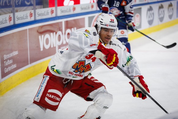 EHC Biel Verteidiger Rodwin Dionicio waehrend dem Spiel der Qualifikation der Eishockey-Meisterschaft der National League zwischen den Teams ZSC Lions und EHC Biel-Bienne am Dienstag, 9. September 202 ...