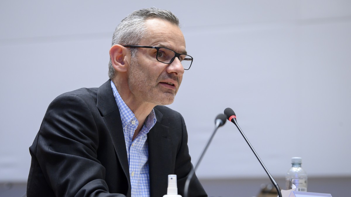 Urs Karrer, Vizepraesident, National COVID-19 Science Task Force, spricht an einem Point de Presse zur Covid 19 Situation, am Dienstag, 7. Dezember 2021. (KEYSTONE/Anthony Anex)