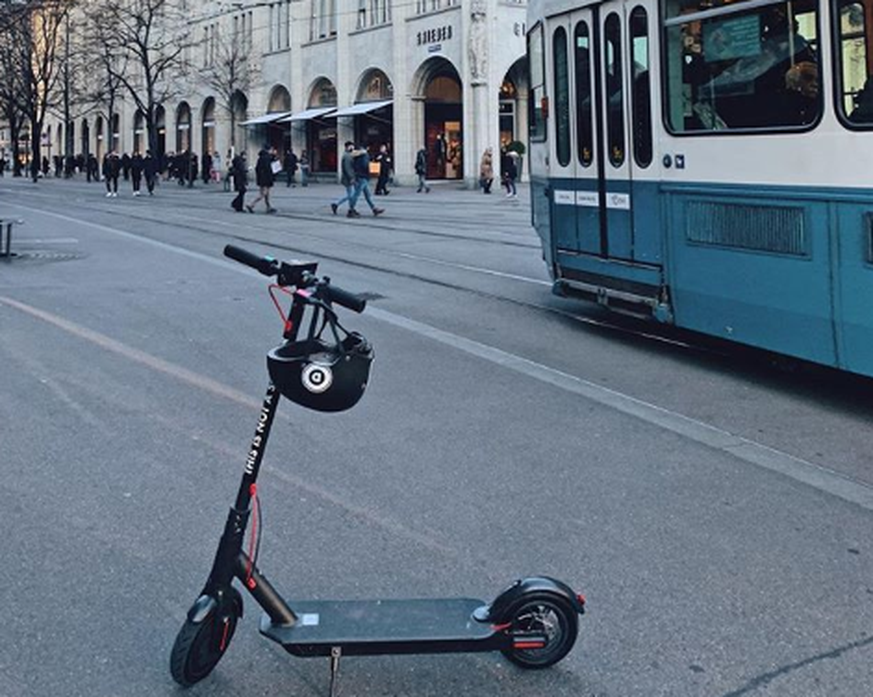 Bald sollen weitere schwarze E-Trottis von «This is not a Scooter» durch die Schweiz flitzen.&nbsp;&nbsp;