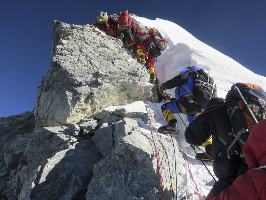 Der alljährliche Stau am Everest wird als Grund für die vermehrten Unfälle angegeben. (Archivbild)