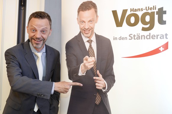 Hans-Ueli Vogt, Staenderatskandidat der SVP des Kantons Zuerich an einer Medienkonferenz zum Werkplatz und Wirtschaftsstandort Schweiz, in Zuerich am Mittwoch, 19. August 2015. (KEYSTONE/Walter Bieri  ...