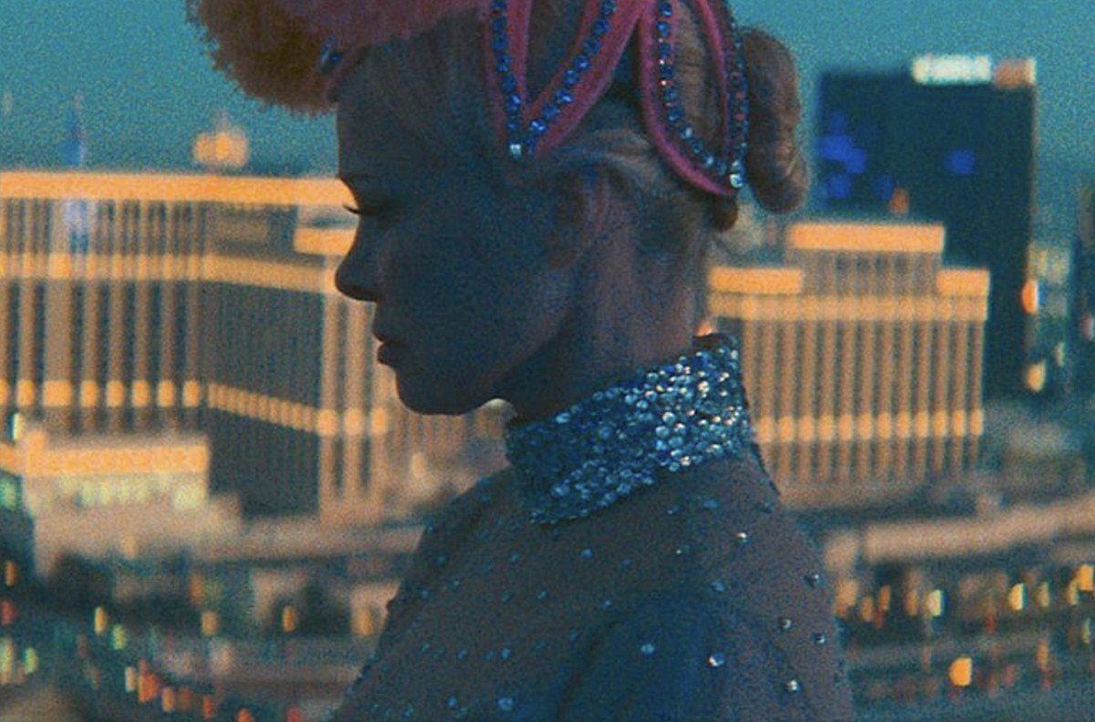 Pailletten und die Lichter von Las Vegas glitzern um die Wette. Aber nur für ein paar Momente. Pamela Anderson in «The Last Showgirl».
