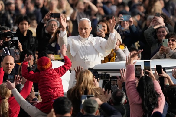 Pope Leo XIV waves to faithful as he arrives in St. Peter's Square on the occasion of the last Jubilee audience, at the Vatican, Saturday, Dec. 20, 2025. (AP Photo/Gregorio Borgia)
APTOPIX Vatica ...