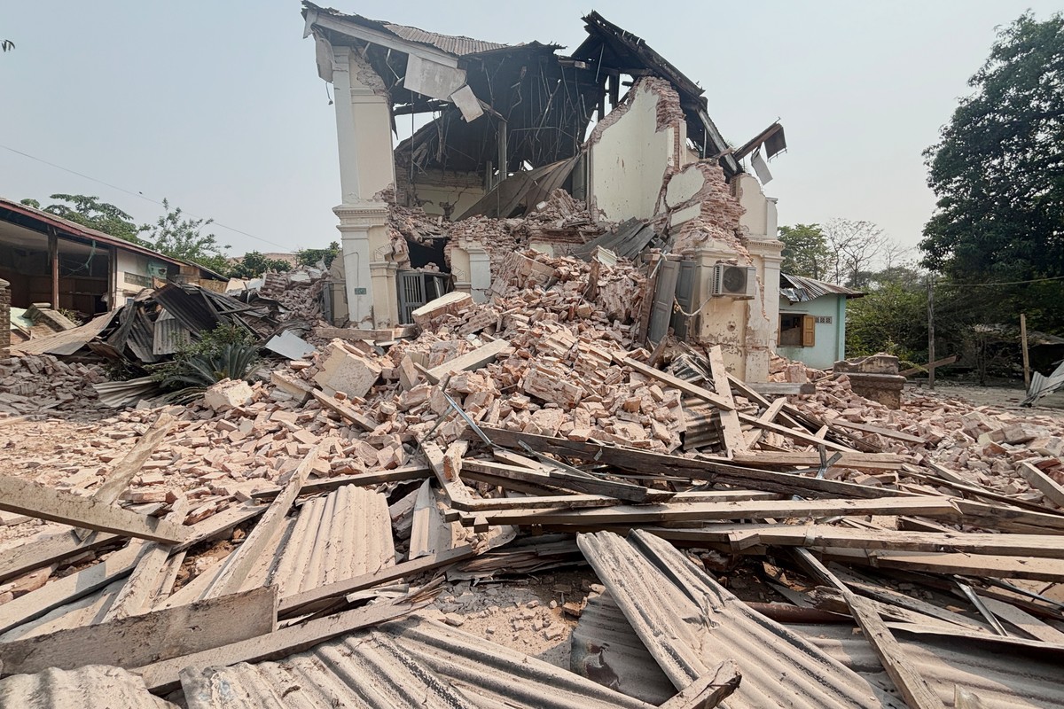A building is damaged after earthquake Friday, March 28, 2025, in Naypyitaw, Myanmar. (AP Photo/Aung Shine Oo)
Myanmar Earthquake