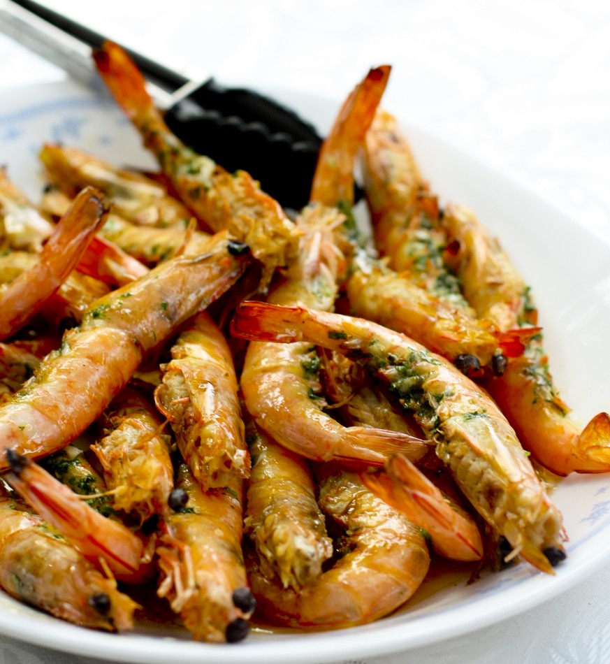 bbq prawns australien krevetten krebse scampi gamberoni weihnachten essen food fisch meerestiere http://www.onebitemore.com/2012/01/garlicky-butter-prawns/