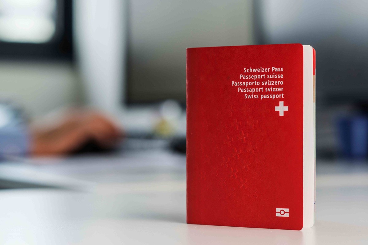 Les caractères spéciaux slaves peuvent figurer dans le passeport suisse depuis 2025. Il faut toutefois déposer une demande pour que leur orthographe soit correcte.