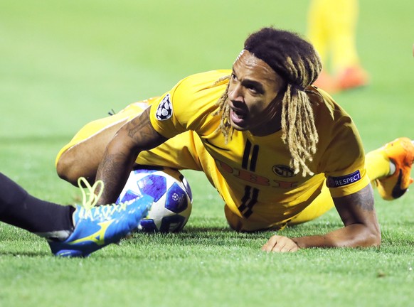 epa06979434 Bern&#039;s Kevin Mbabu reacts during the UEFA Champions League 2nd leg playoff match between Dinamo Zagreb and BSC Young Boys Bern, in Zagreb, Croatia, 28 August 2018. EPA/ANTONIO BAT