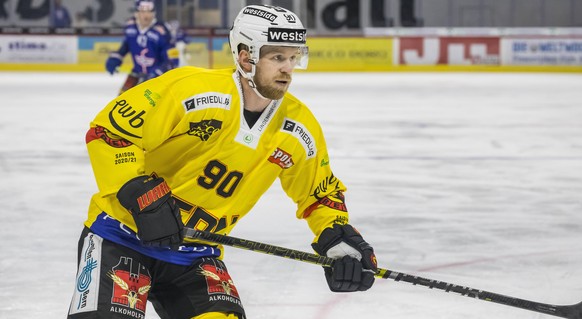 Kloten, Schweiz - 14. August 2020: 90 Ted Brithen, Center vom SC Bern. *** Kloten, Switzerland 14 August 2020 90 Ted Brithen, Center vom SC Bern