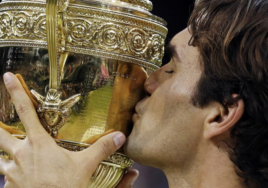 Am 8. Juli 2012 durfte Roger Federer letztmals die Trophäe eines Grand-Slam-Turniers küssen: Damals siegte er im Wimbledon-Final gegen Andy Murray.