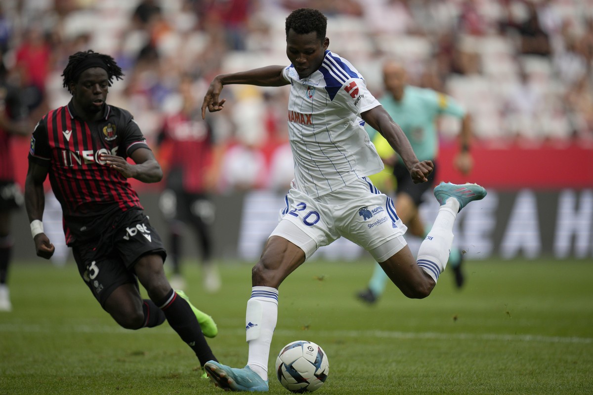 Strasbourg's Habib Diallo, right, kicks to miss a goal as Nice's Jordan Lotomba, left, looks on during the French League One soccer match between Nice and Strasbourg at the Allianz Riviera s ...