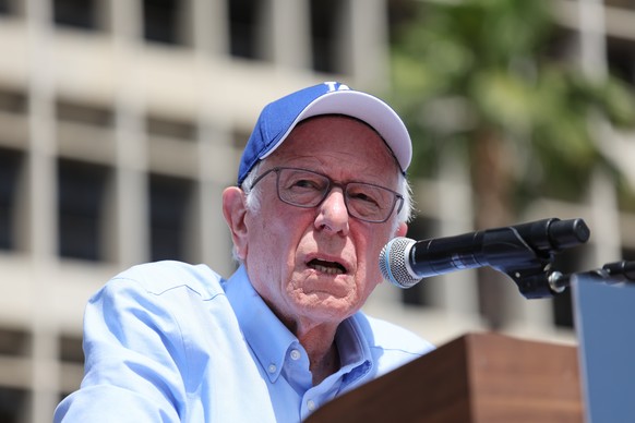 epa12028290 US Senator Bernie Sanders delivers a speech on stage during the &#039;Fighting Oligarchy Tour&#039; rally at Grand Park in Los Angeles, California, USA, 12 April 2025. Thousands of people  ...