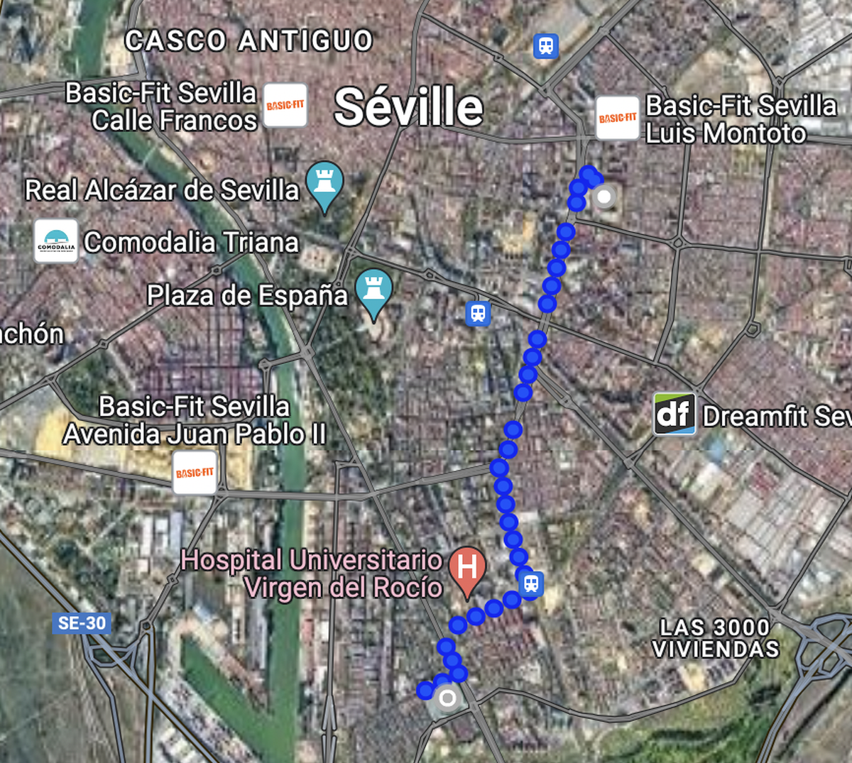 Le «Derbi sevillano» est l'un des plus bouillants de la Liga espagnole. Il oppose le résident du stade Ramón Sánchez Pizjuán (Séville, en haut de l'image) à celui du stade Benito Villamarín (Betis).