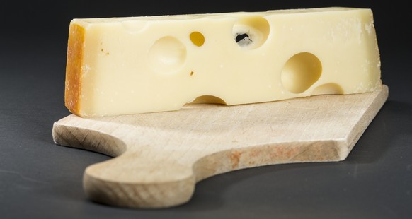 Emmental cheese, a Swiss product, pictured on June 10, 2013, in Zurich, Switzerland. (KEYSTONE/Gaetan Bally)

Emmentaler Kaese, ein Schweizer Produkt, aufgenommen am 21. August 2013 in Zuerich. (KEYST ...