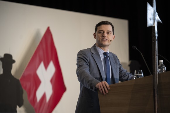 Nationalrat Benjamin Fischer spricht zum Thema Volksschule in der Krise, an der Delegiertenversammlung der SVP Schweiz, am Samstag, 24. Januar 2026, in Naefels. (KEYSTONE/Gian Ehrenzeller)