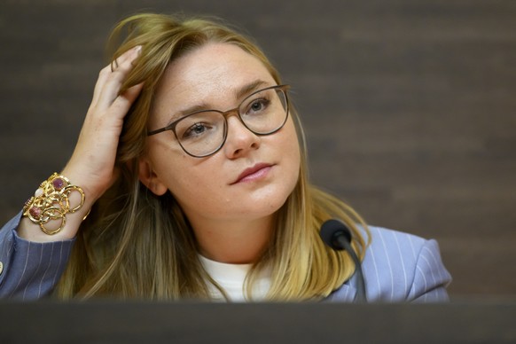 La conseillere d'Etat du canton de Vaud Valerie Dittli parle lors d'une conference de presse sur la presentation d'un avis de droit independant relatif au respect des garanties procedur ...