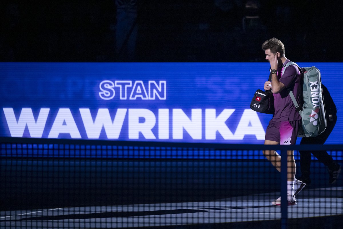 epa12475860 Switzerland's Stan Wawrinka arrives to play against Norway's Casper Ruud in their round of 16 match at the Swiss Indoors tennis tournament, in Basel, Switzerland, 23 October 2025 ...