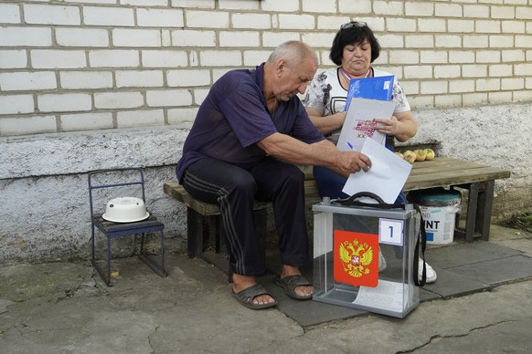 epa11593068 A man casts his ballot to elect the new Kursk regional governor during the single election day, at a mobile polling station in Kursk, Russia, 08 September 2024. Four candidates are running ...