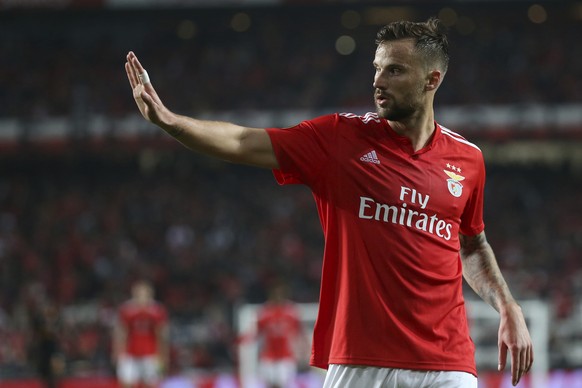 Benfica&#039;s Haris Seferovic gestures during the Europa League round of 32, second leg, soccer match between Benfica and Galatasaray at the Luz stadium in Lisbon, Thursday, Feb. 21, 2019. (AP Photo/ ...