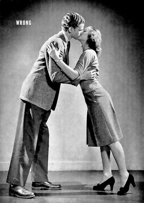 how to kiss kuss anleitung life magazine 1942 retro http://www.vintag.es/2012/06/kissing-how-to-1942.html