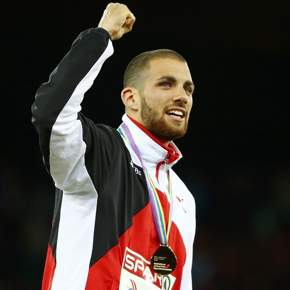 Hussein mit der EM-Goldmedaille um den Hals.