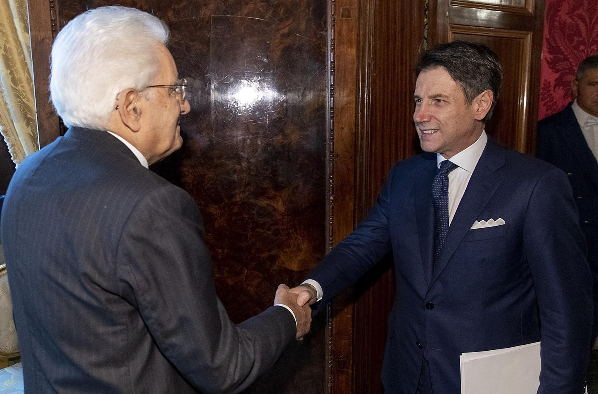 epa07816786 A handout photo made available by the Quirinale Palace showing President of the Council in charge Giuseppe Conte (R) shakes hands with Italian President Sergio Mattarella during their meet ...