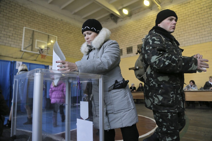 Ukrainische Wähler in einem Wahllokal in Kiew.