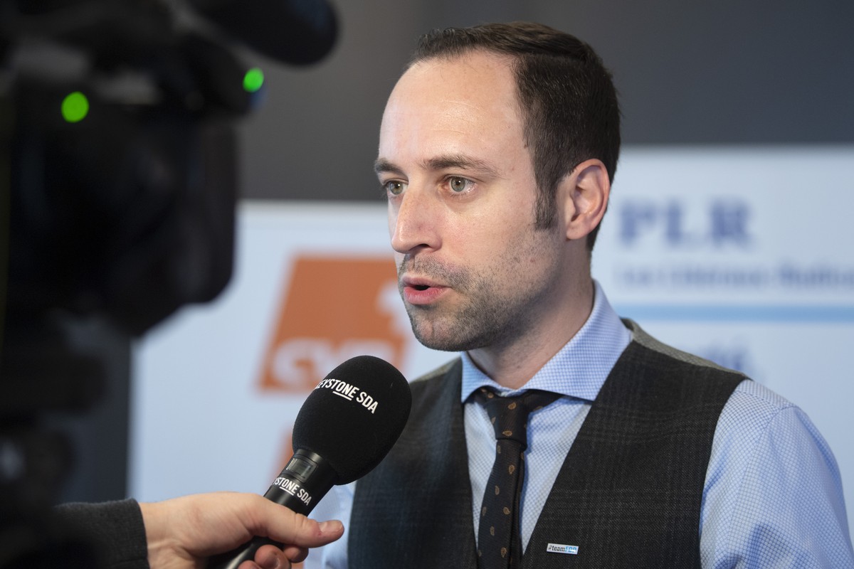Christian Wasserfallen, Nationalrat FDP-BE, Mitglied des nationalen Komitees "radikale Zersiedelungsinitiative Nein", gibt ein Interview, am Sonntag 10. Februar 2019, im Restaurant Schmidstu ...