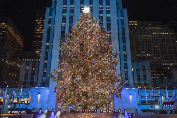 epa10340505 The tree all lit up during the 2022 Rockefeller Christmas Tree Lighting Ceremony in New York, New York, USA, 30 November 2022. There are more than 50,000 multi-colored, energy-efficient LE ...